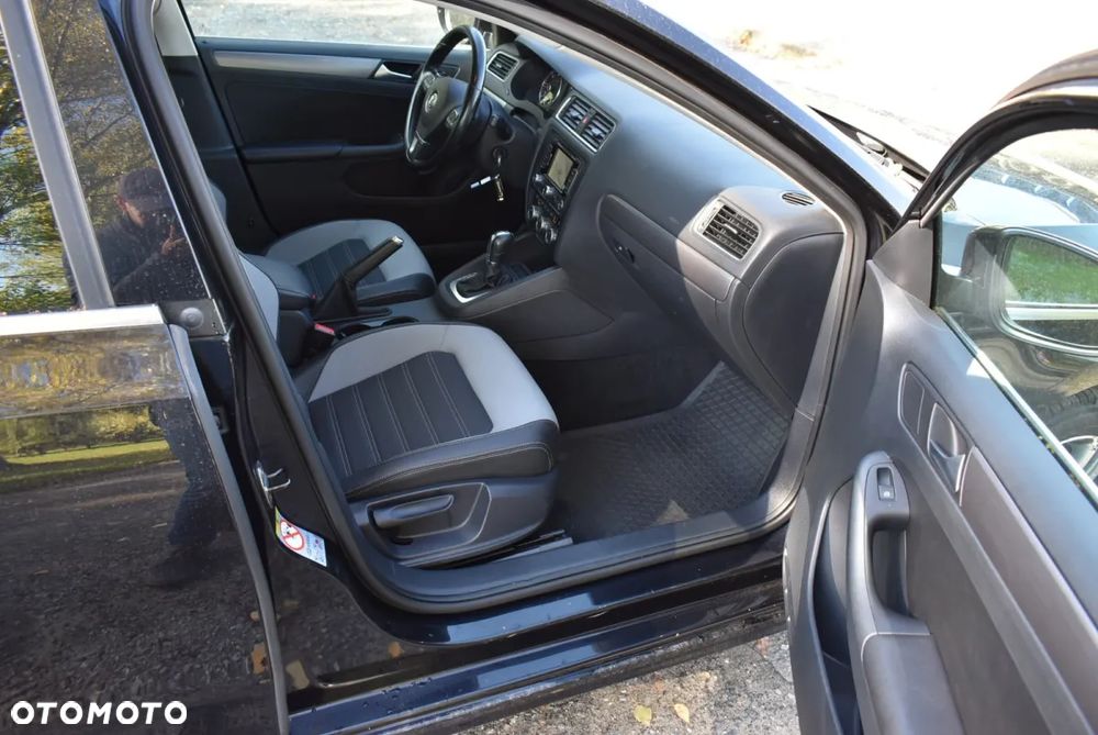 Volkswagen Jetta 2.0 TDI Highline DSG - 8