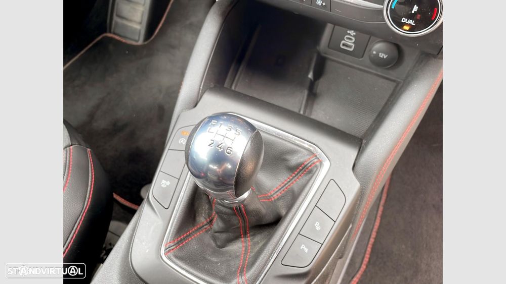 Ford Kuga 1.5 EcoBoost ST-Line X — fotografia 22