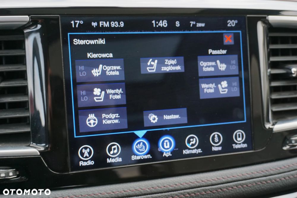 Chrysler Pacifica - 26