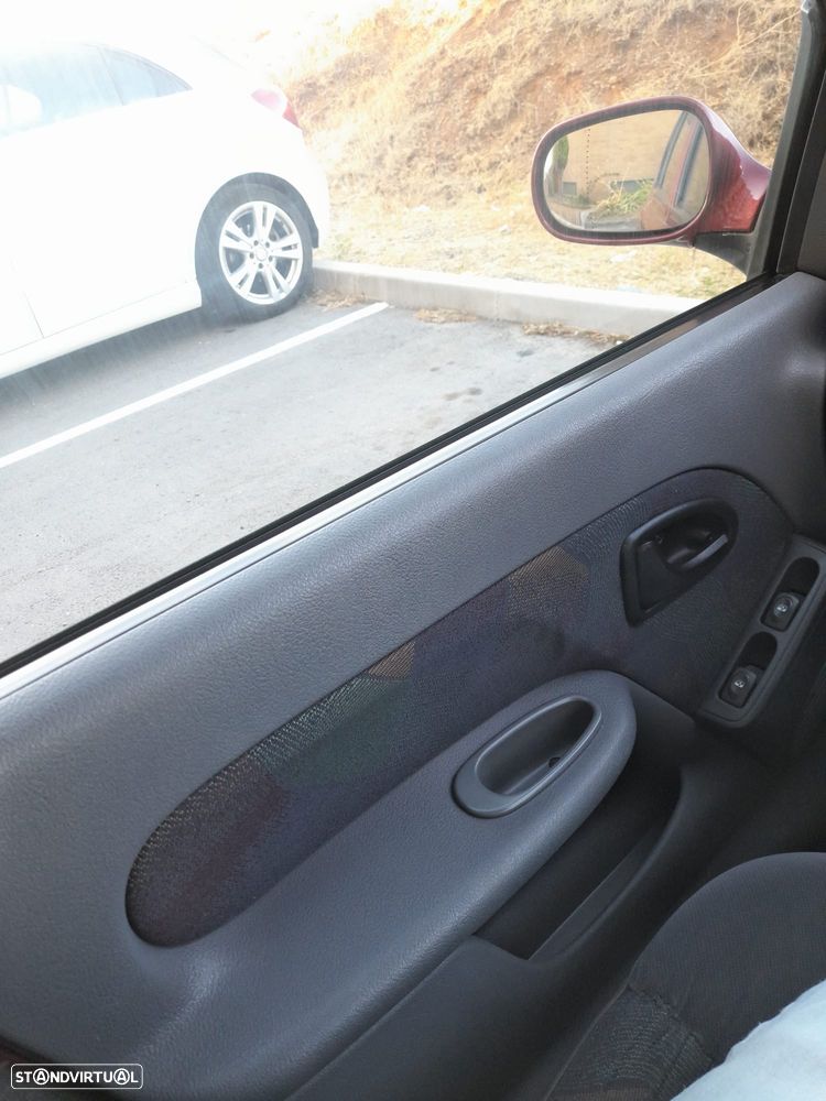 Renault Clio 1.2 16V Campus - 5