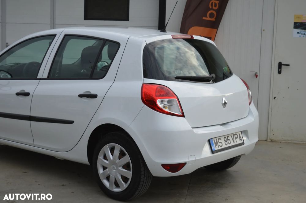 Renault Clio III 1.5 dCi Yahoo - 13