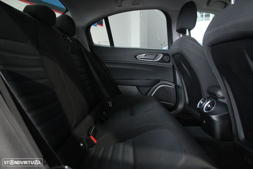 Alfa Romeo Giulia 2.2 D Super AT8 - 27