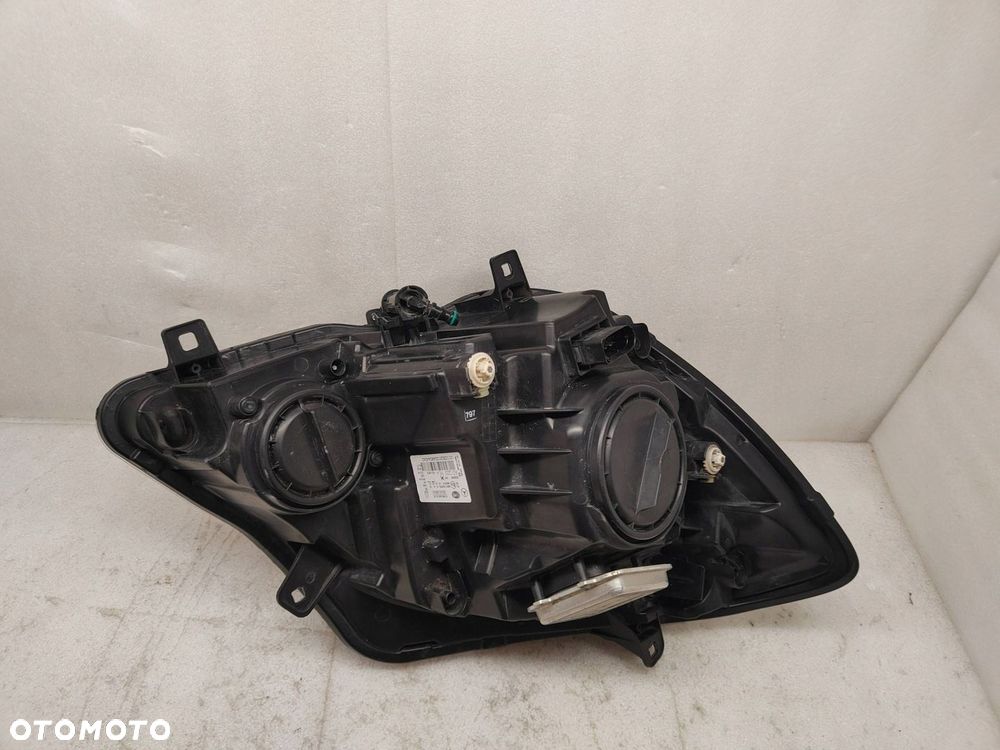Mercedes-Benz Sprinter W906 LIFT XENON PRZÓD STRONA LEWA A9068203161 - 2