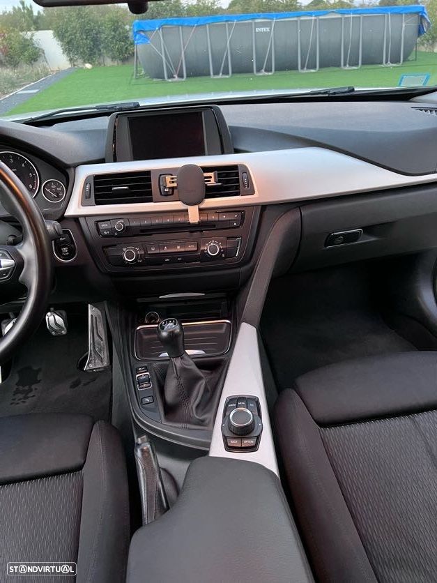 BMW 318 d Pack M - 19