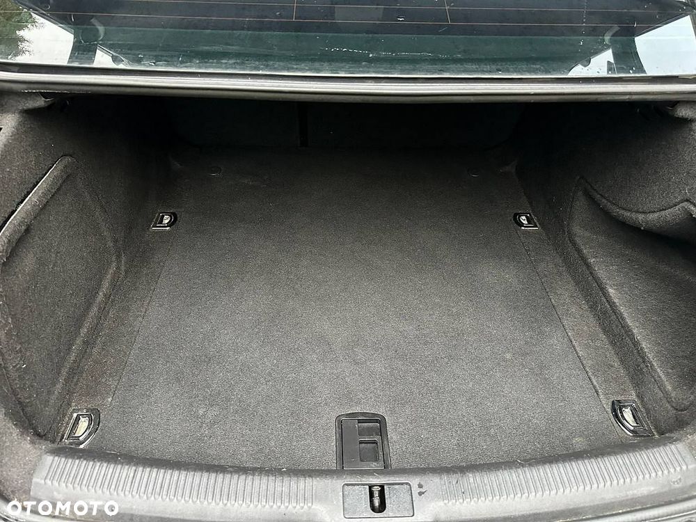 Audi A4 Limousine - 12