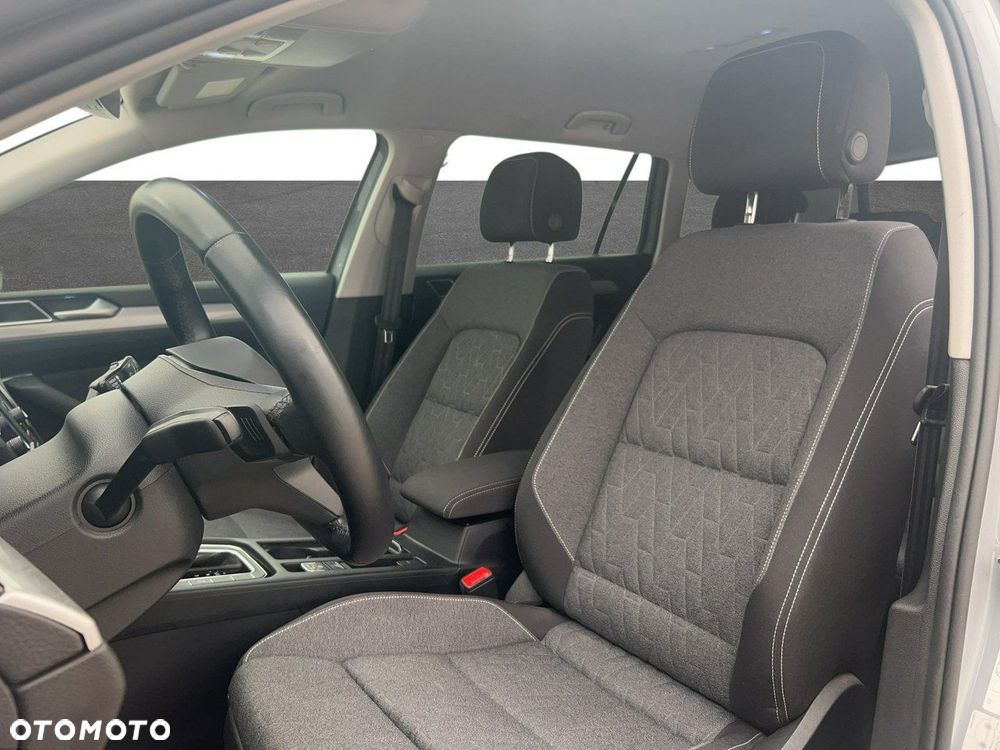 Volkswagen Passat - 10