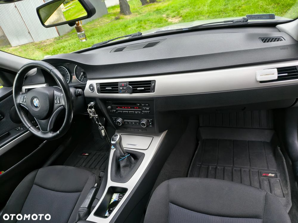 BMW Seria 3 318d - 12