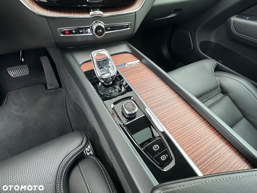 Volvo XC 60 B4 D AWD Geartronic RDesign - 29