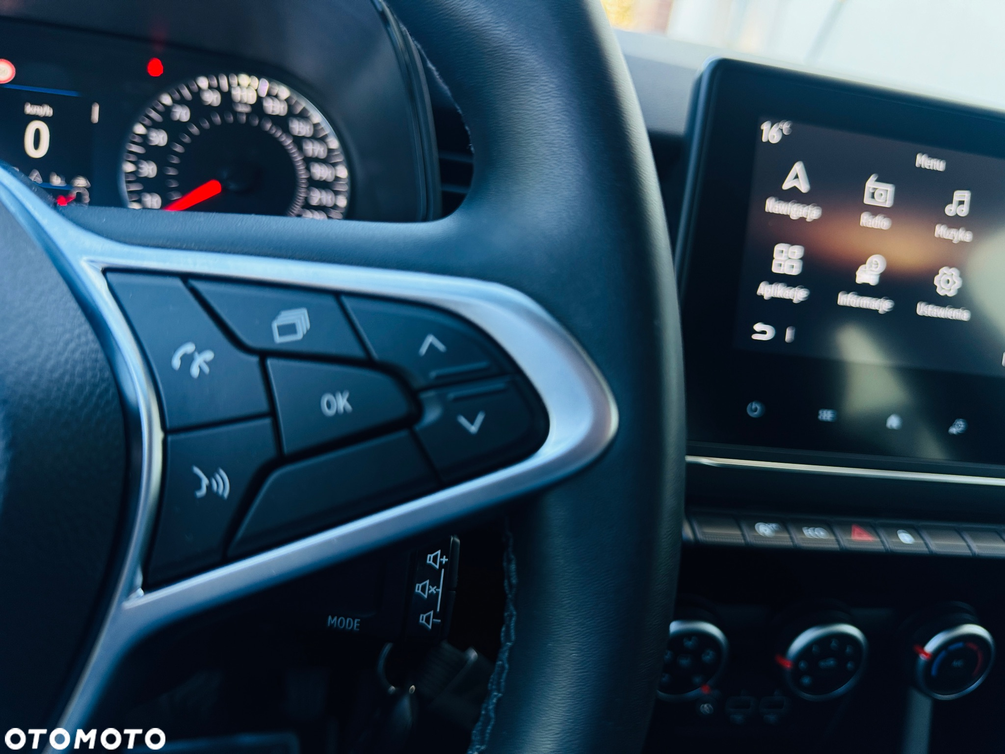 Renault Clio BLUE dCi 100 BUSINESS EDITION - 23
