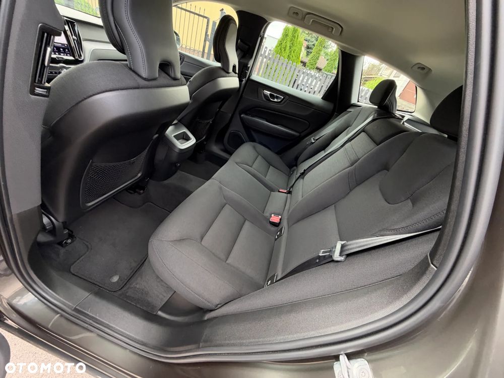Volvo XC 60 B4 B Momentum Pro - 32