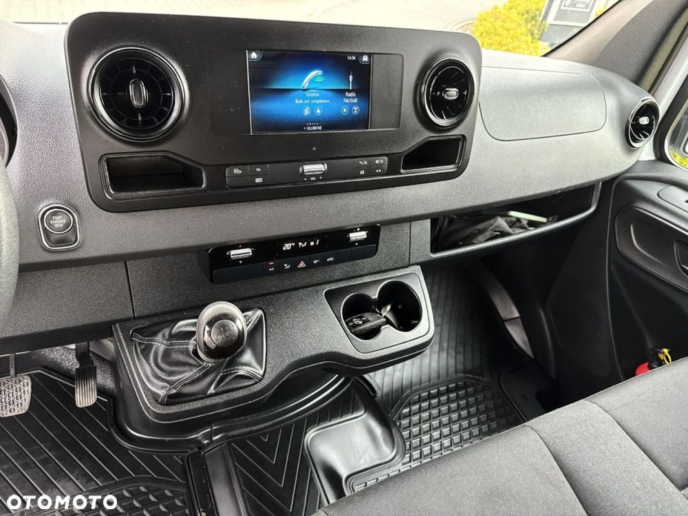 Mercedes-Benz Sprinter - 37