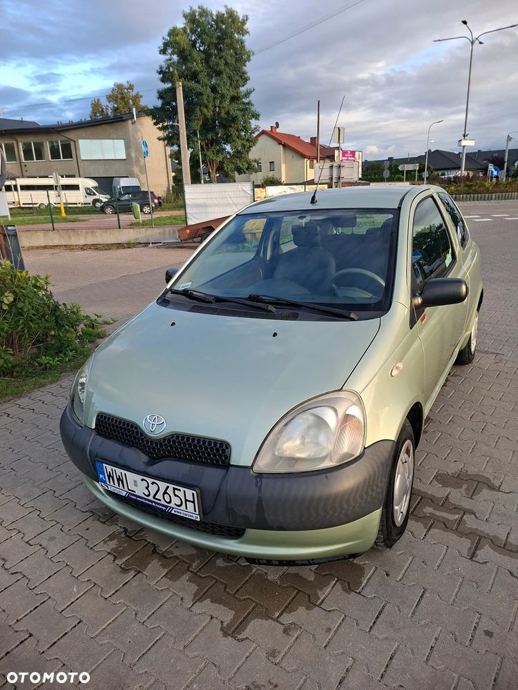 Toyota Yaris 1.0 Base - 1