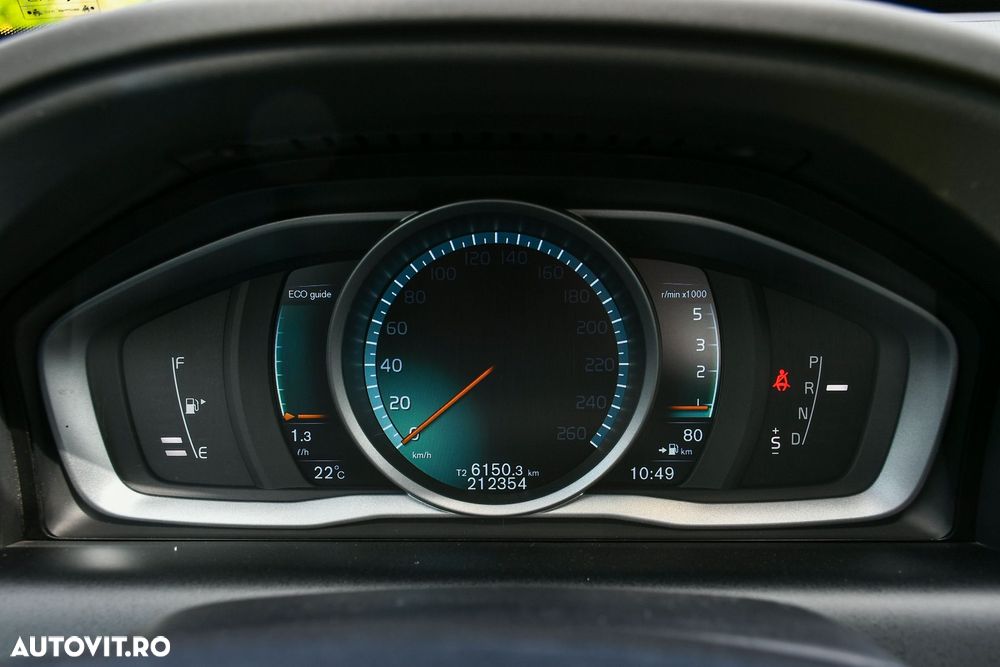 Volvo XC 60 D5 AWD Geartronic Momentum - 8
