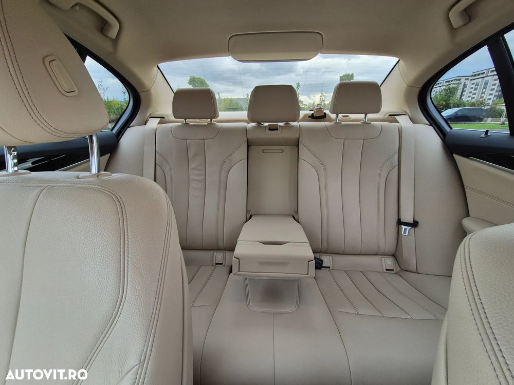 BMW Seria 5 520d xDrive AT - 11