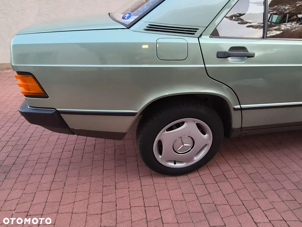 Mercedes-Benz W201 (190) - 12