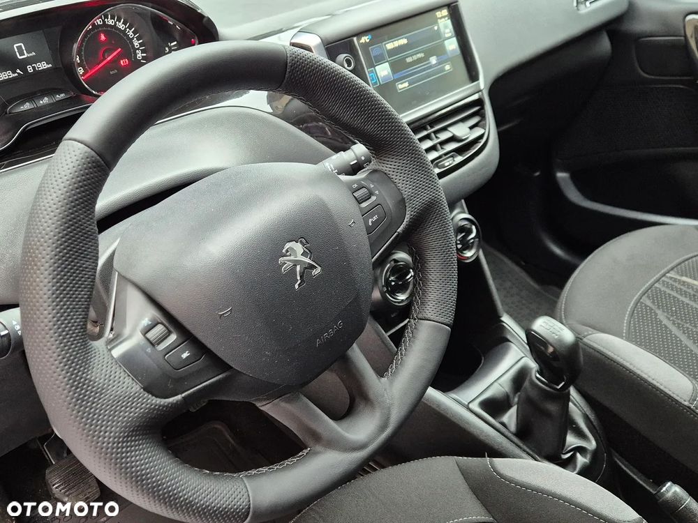 Peugeot 208 - 14