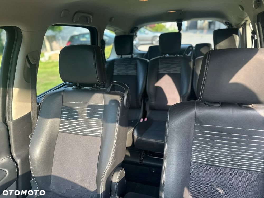 Renault Grand Scenic - 18