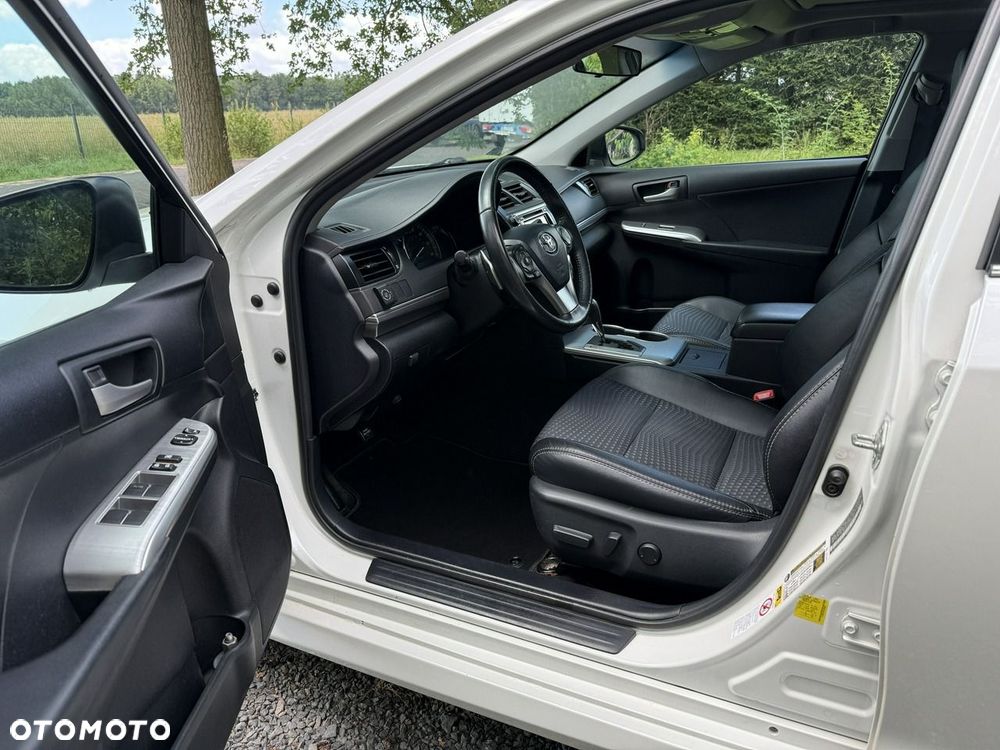 Toyota Camry - 6