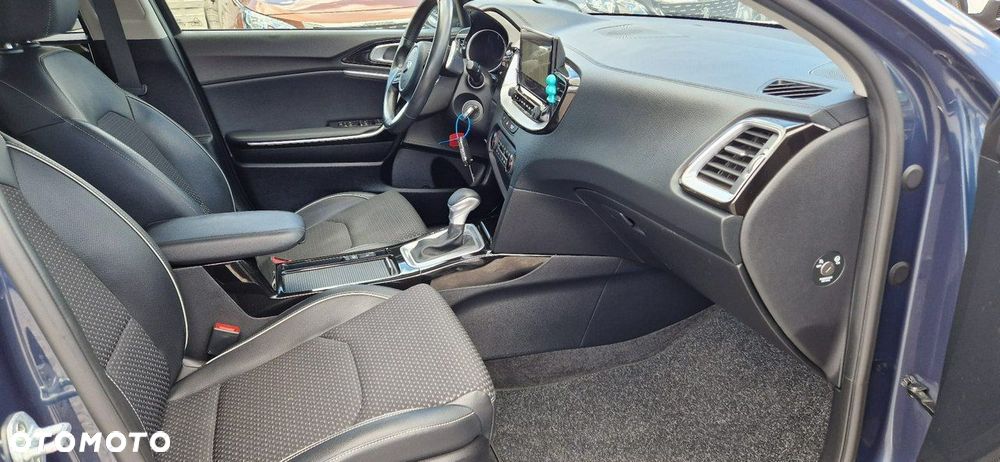 Kia XCeed - 32