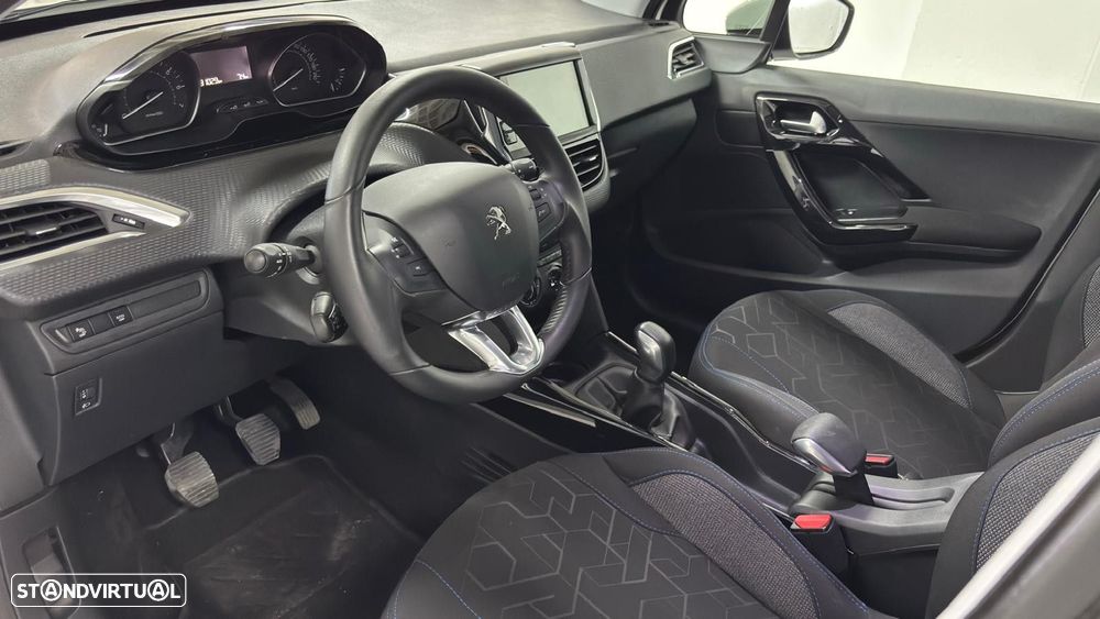Peugeot 2008 1.2 PureTech Allure - 4