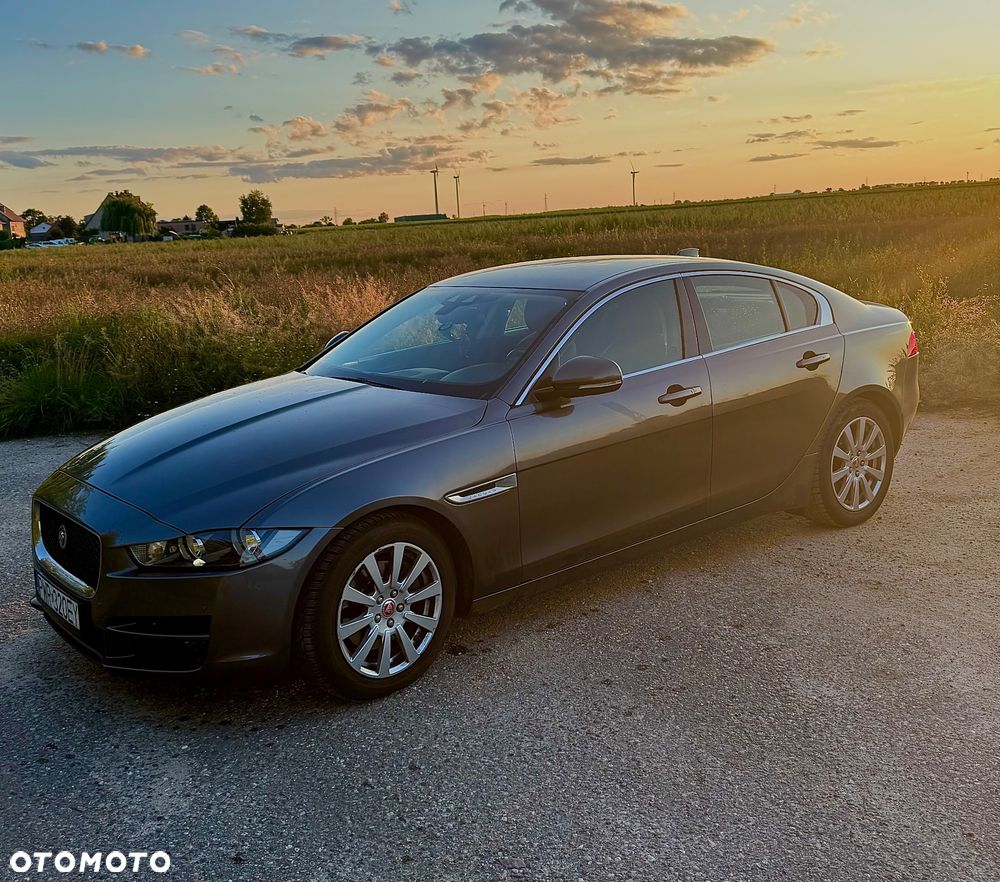 Jaguar XE 2.0 D Prestige - 1