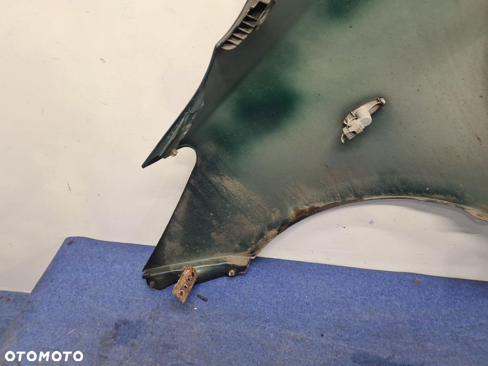 TOYOTA YARIS II LIFT BŁOTNIK PRZÓD PRAWY 6S3 - 11