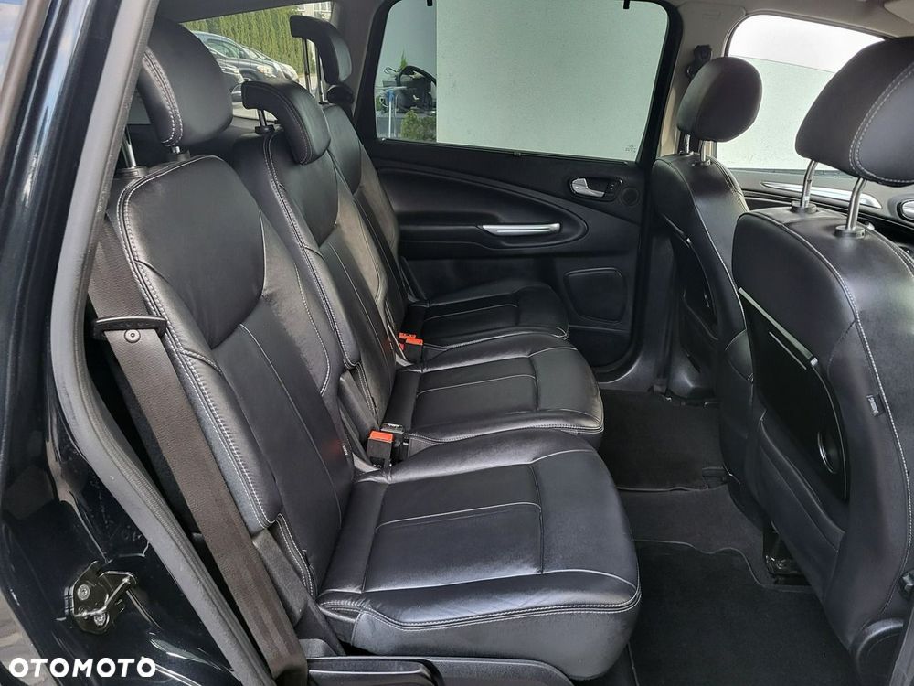 Ford S-Max - 13