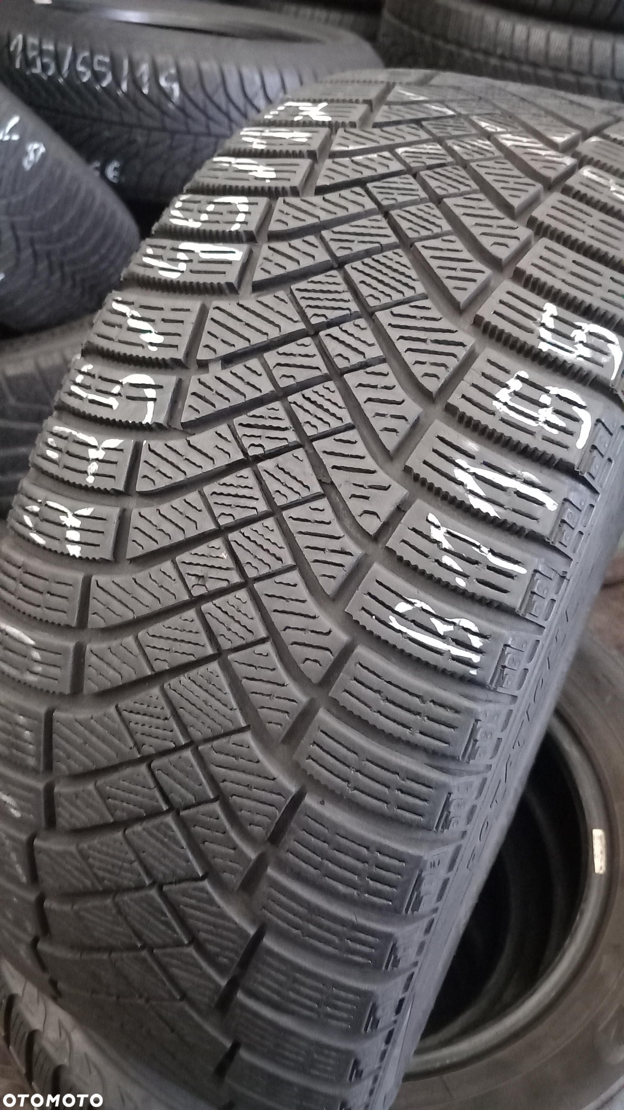 225/45/17 Pirelli Ice Zero Studless 94H - 2