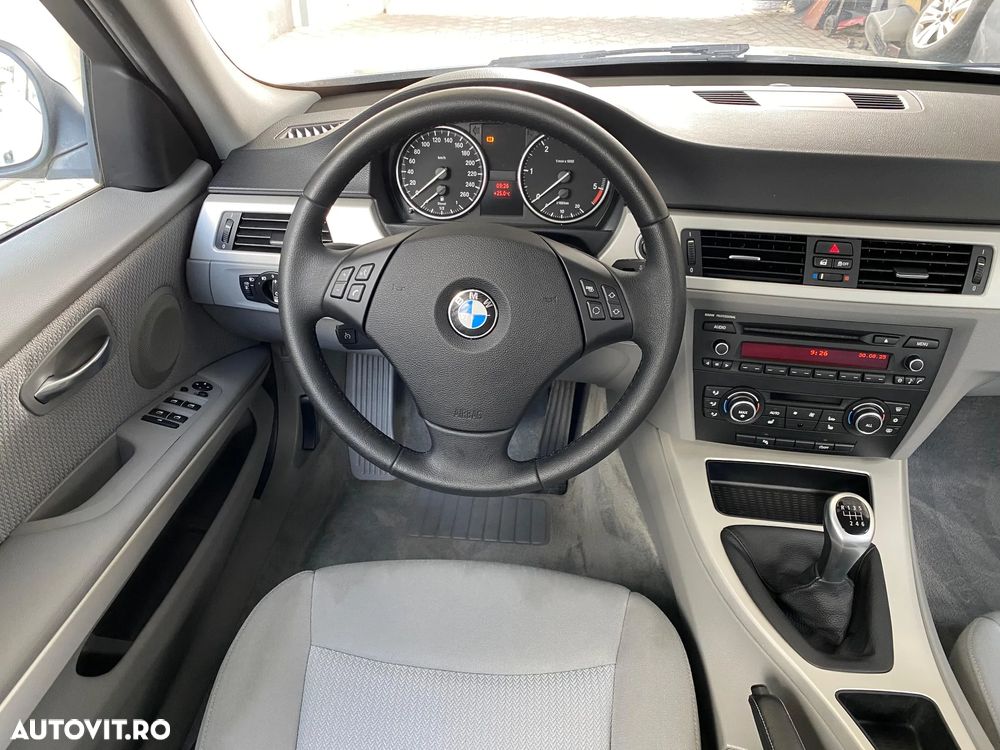 BMW Seria 3 320d EfficientDynamics Edition - 15