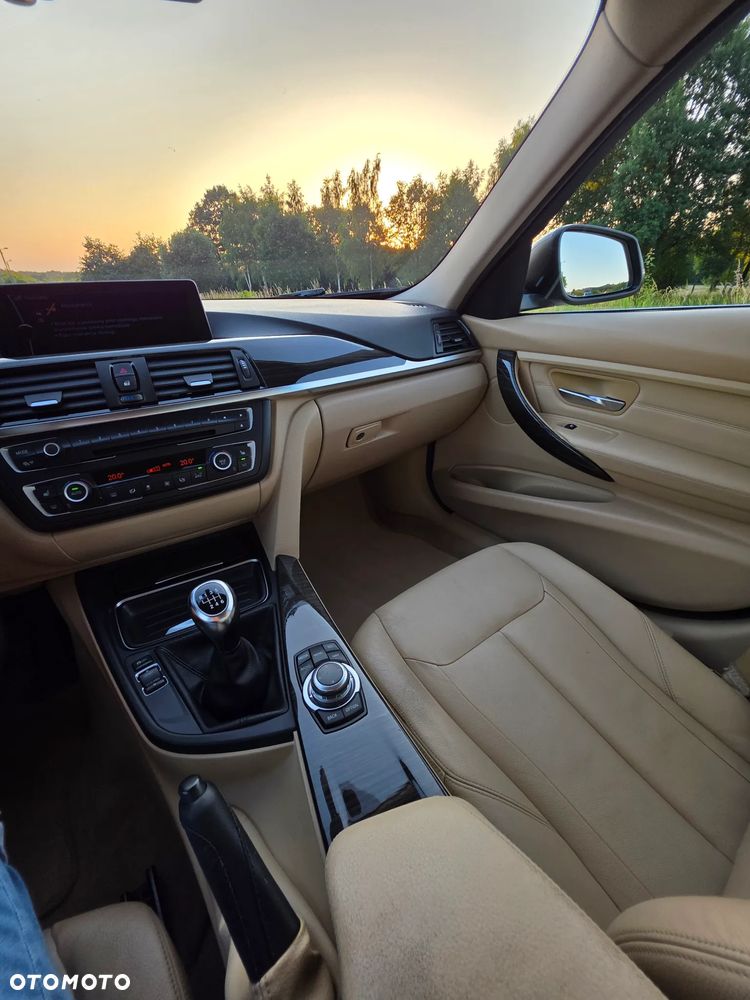 BMW Seria 3 320d xDrive - 17