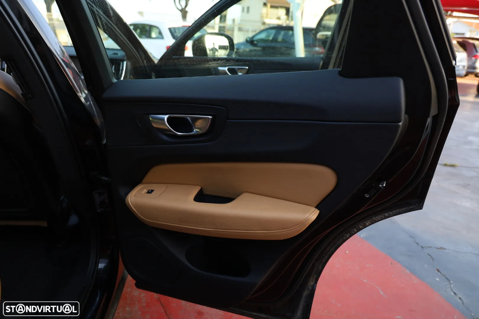 Volvo XC 60 2.0 D3 Momentum Plus - 9
