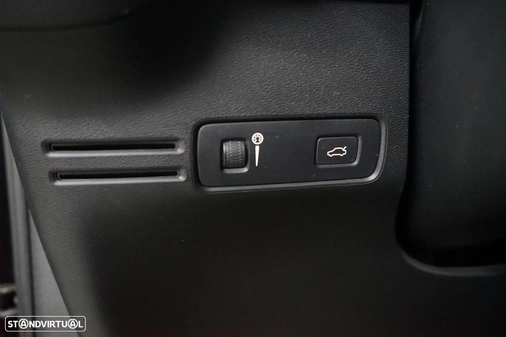 Volvo XC 40 2.0 D3 Momentum - 25