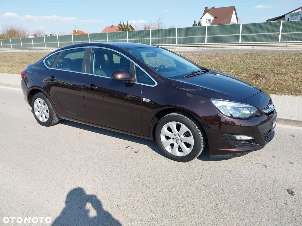 Opel Astra 1.4 T Executive EU6 - 21