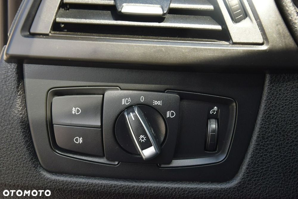 BMW Seria 3 318d Blue Performance - 38
