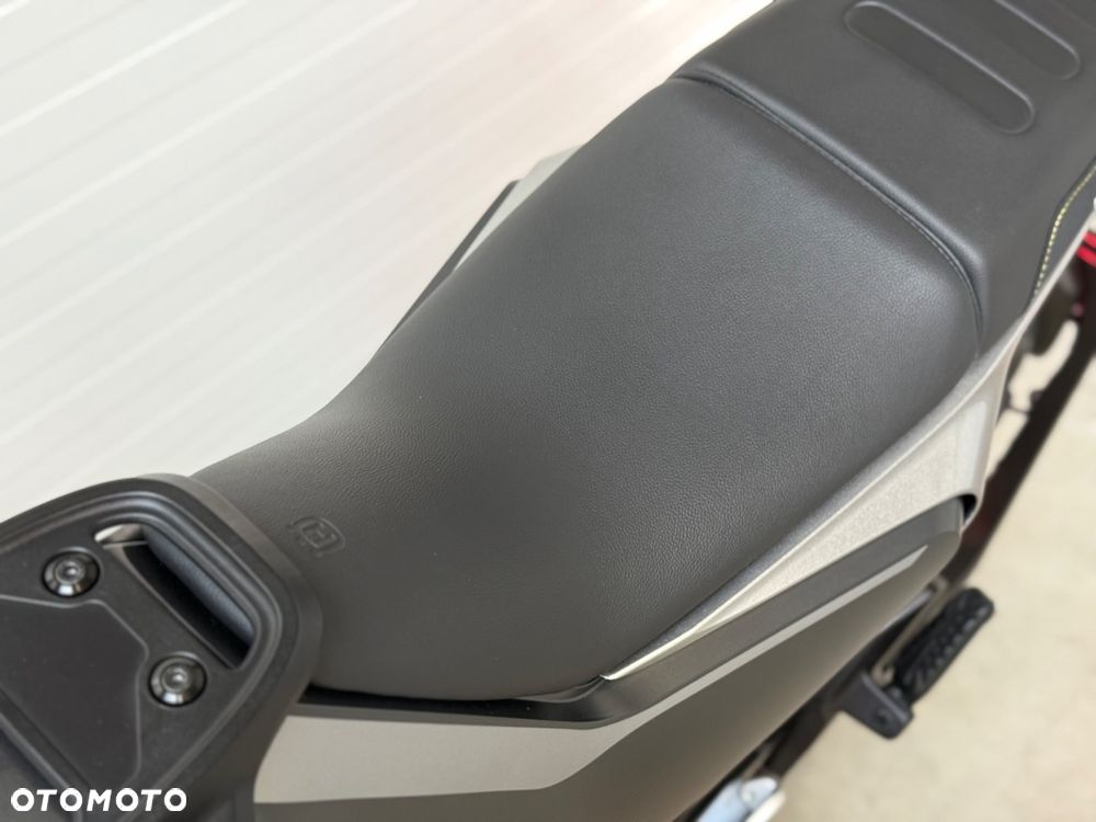 Husqvarna Svartpilen - 29