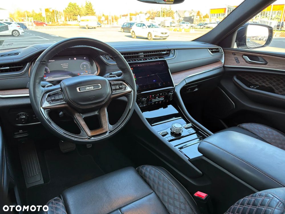 Jeep Grand Cherokee - 16