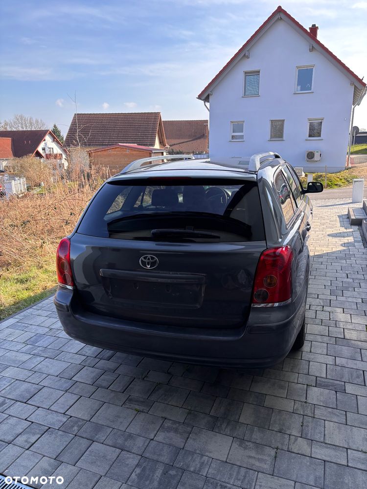 Toyota Avensis 2.0 VVT-i Executive - 3
