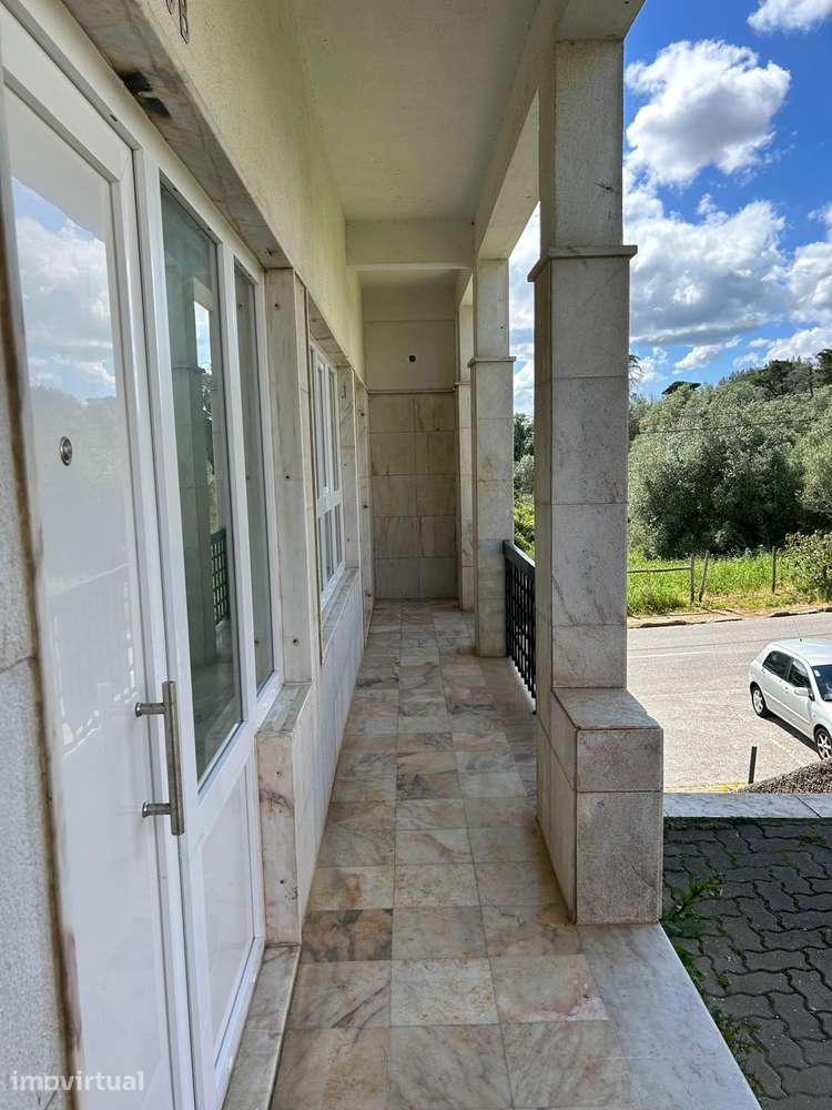T3 com 2 casas de banho, segurança e bom acesso - Grande imagem: 3/17