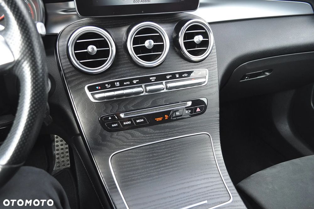 Mercedes-Benz GLC 350 e 4Matic 7G-TRONIC AMG Line - 32