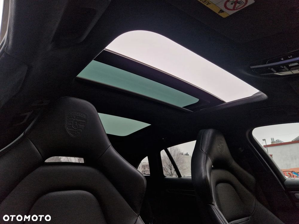 Porsche Panamera 4 - 40