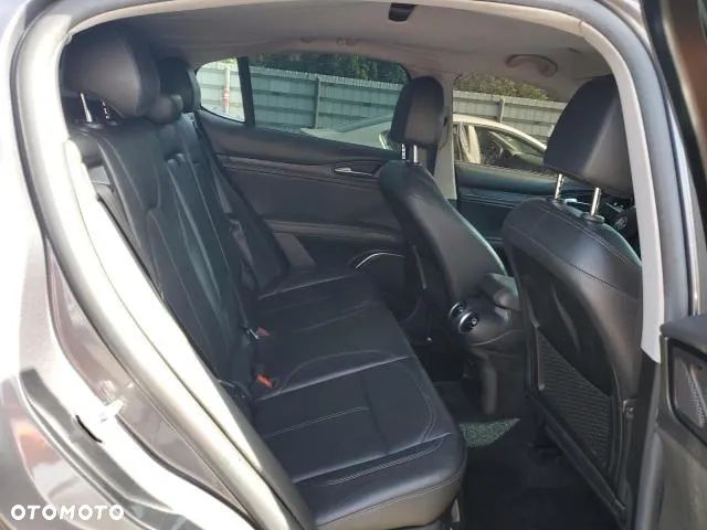 Alfa Romeo Stelvio 2.0 Turbo 16V AT8-Q4 Sprint - 4