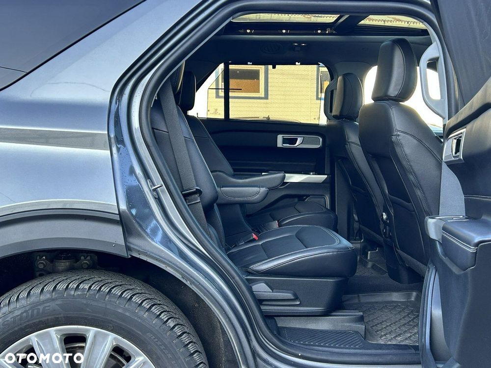 Ford Explorer - 16