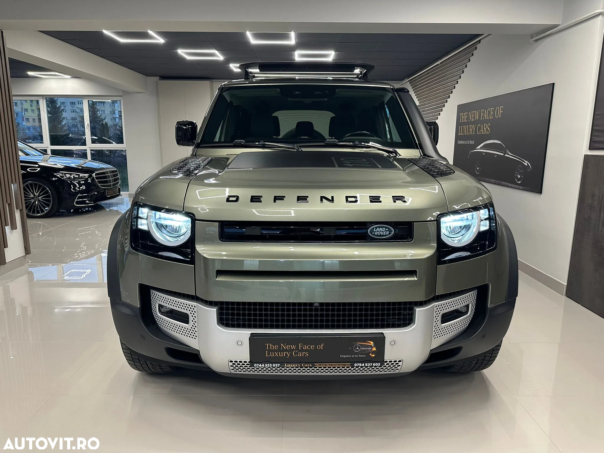 Land Rover Defender 110 2.0L D240 S - 4