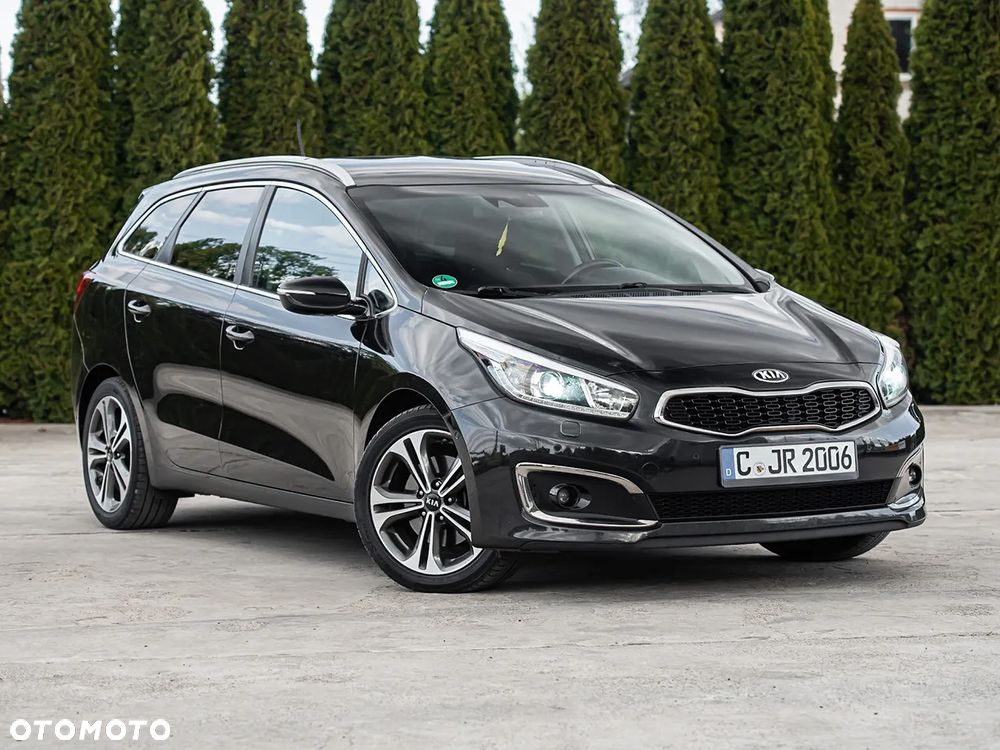 Kia Ceed 1.6 CRDi 136 ISG UEFA EURO 2016 - 1