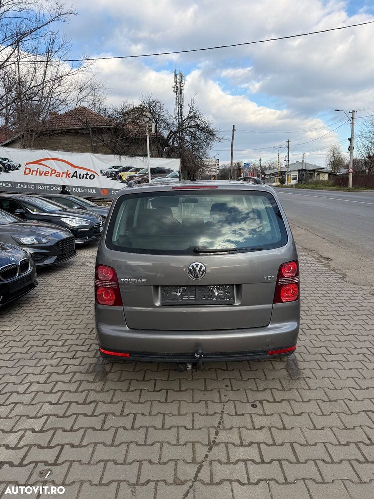 Volkswagen Touran 1.9 TDI Conceptline - 11