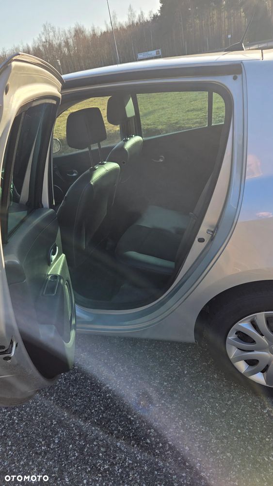 Renault Clio 1.5 dCi Alize - 14