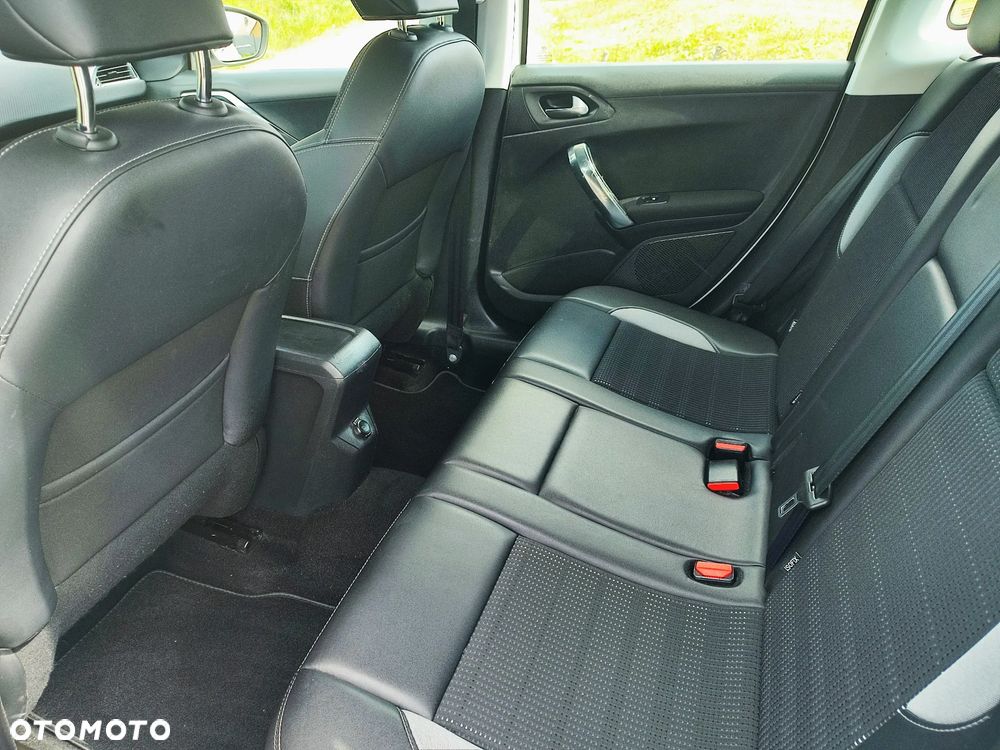 Peugeot 2008 1.6 VTi Allure - 22