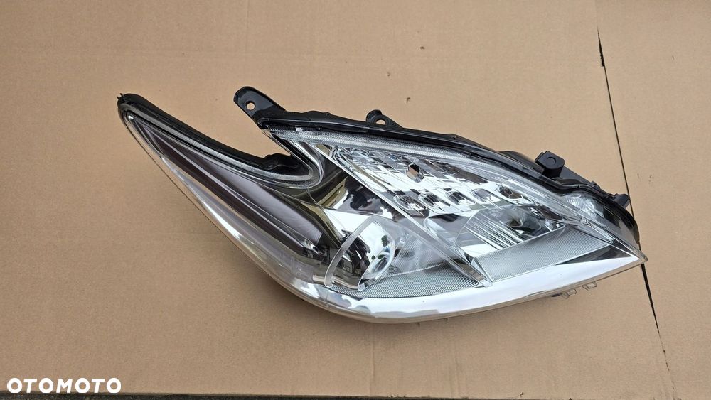 Toyota Prius III Lift 12-15 Lampa Przód Przednia Prawa Oryginał Srebrna - 4