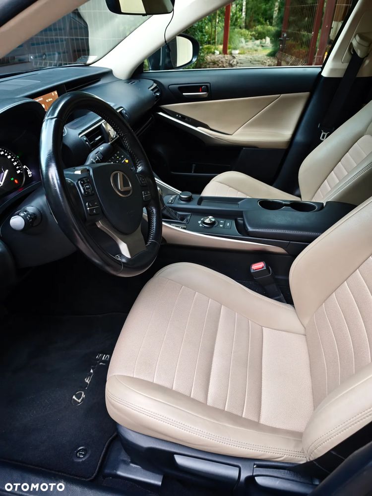 Lexus IS 300h Elegance EU6 - 12
