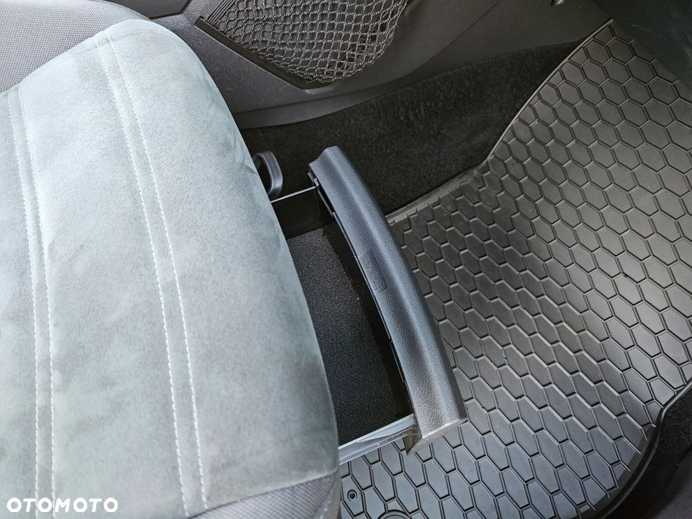 Volkswagen Touran 2.0 TDI SCR (BlueMotion Technology) Highline - 27